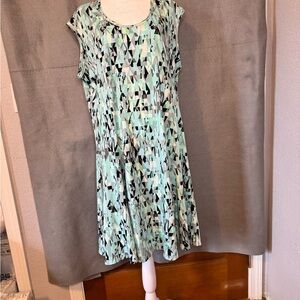 Stylish Geometric Women’s Dress in Mint and Black. Excellent Condition.